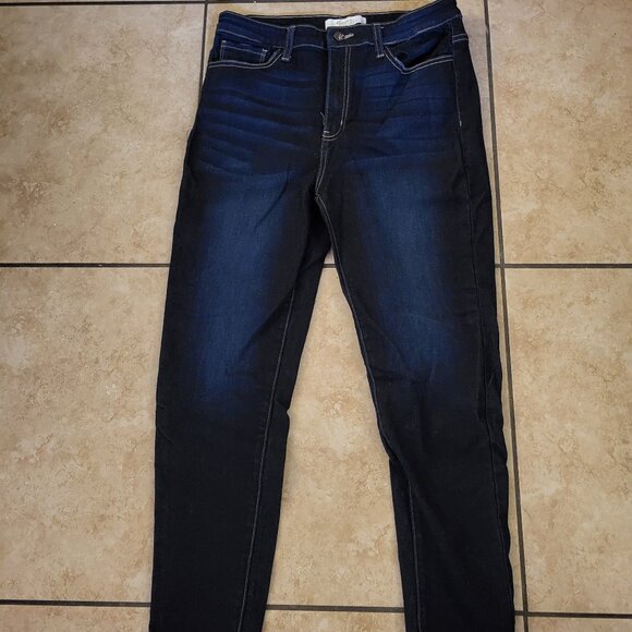 KanCan Signature Kurvy Ultra High Rise Jean Buckle Exclusive 30" Waist Dark Wash - Picture 1 of 4